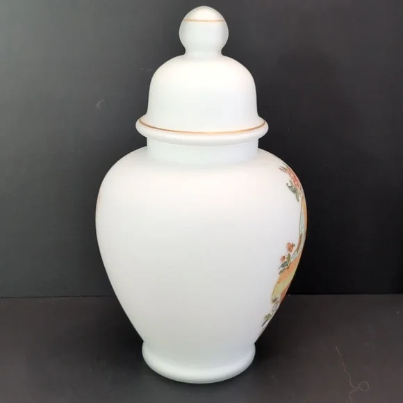 Vintage Frosted White Satin Oriental Ginger Jar with Lid. - Picture 2 of 11